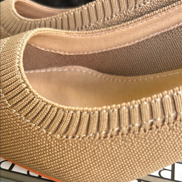 NewBella Women’s Pointed Toe Knit Heels Size 9 Beige Tan Low Kitten Heel - Picture 11 of 13